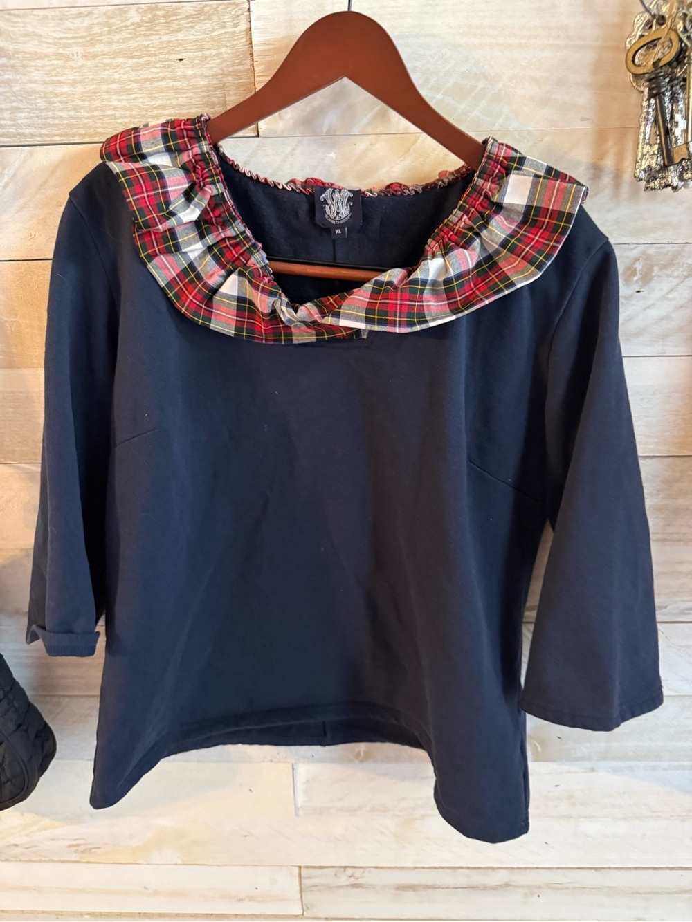 Elizabeth Wilson Designs Sweatshirt With Ruffled Collar XL